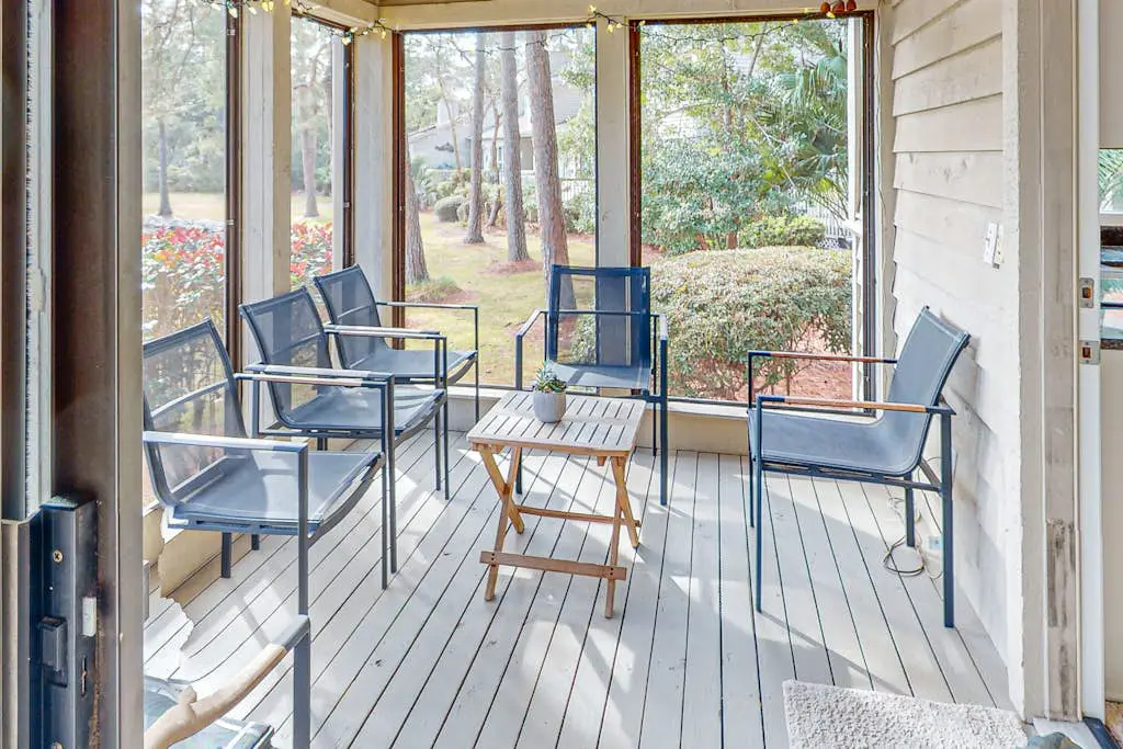 Peaceful villa with large deck and lagoon views,  close to Harbour Town