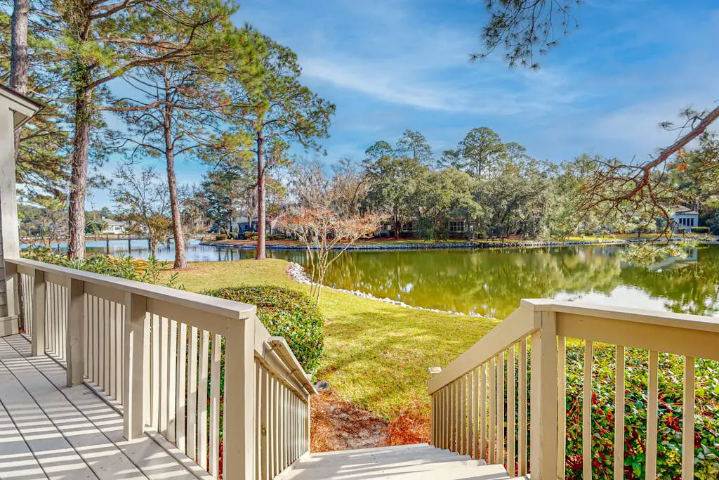 Peaceful villa with large deck and lagoon views,  close to Harbour Town