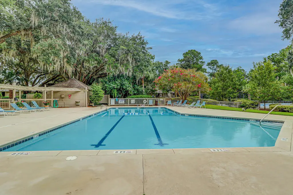 Peaceful villa with large deck and lagoon views,  close to Harbour Town