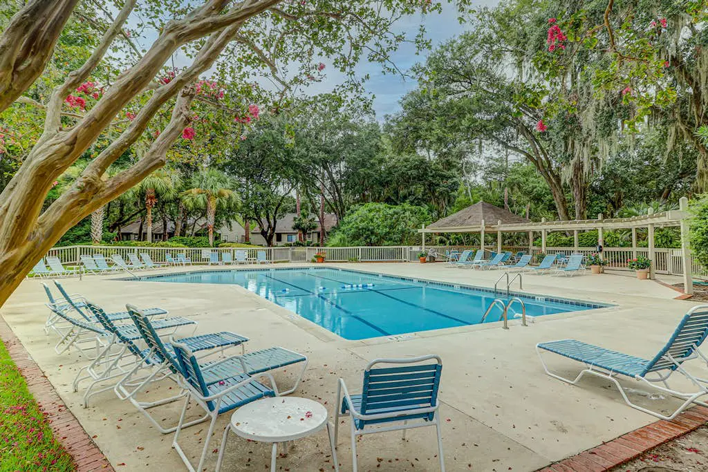 Peaceful villa with large deck and lagoon views,  close to Harbour Town