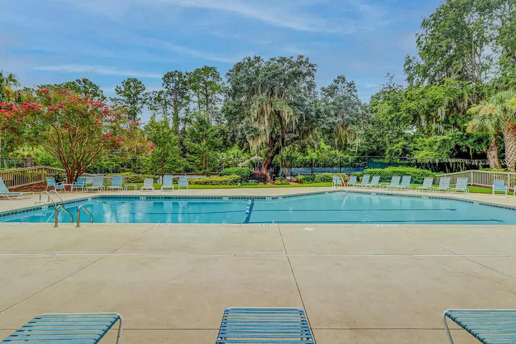 Peaceful villa with large deck and lagoon views,  close to Harbour Town