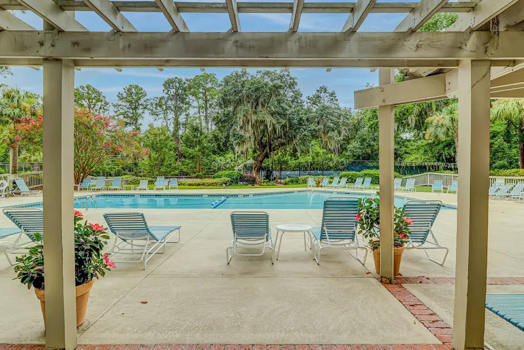 Peaceful villa with large deck and lagoon views,  close to Harbour Town