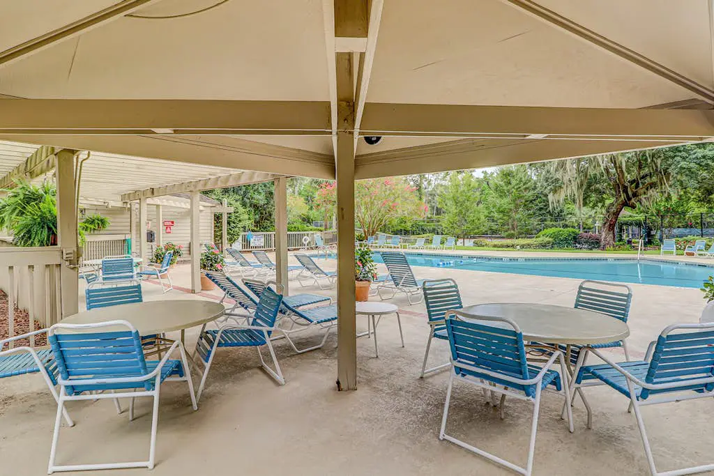 Peaceful villa with large deck and lagoon views,  close to Harbour Town