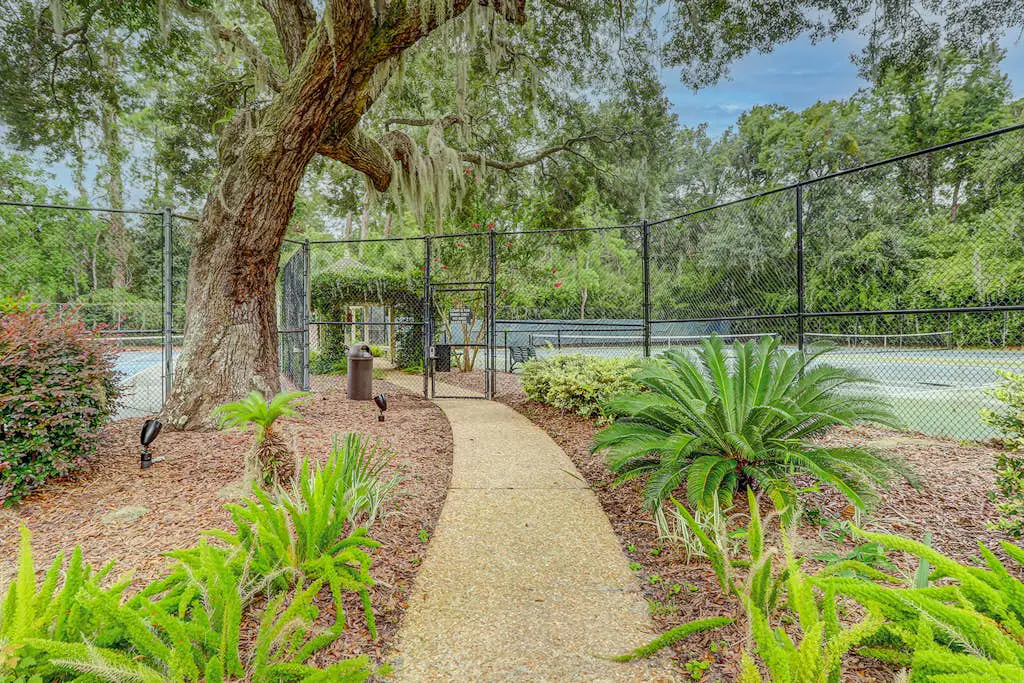 Peaceful villa with large deck and lagoon views,  close to Harbour Town
