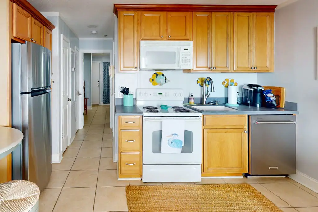 Direct Ocean View Condo with balcony, pools, tennis, pickleball