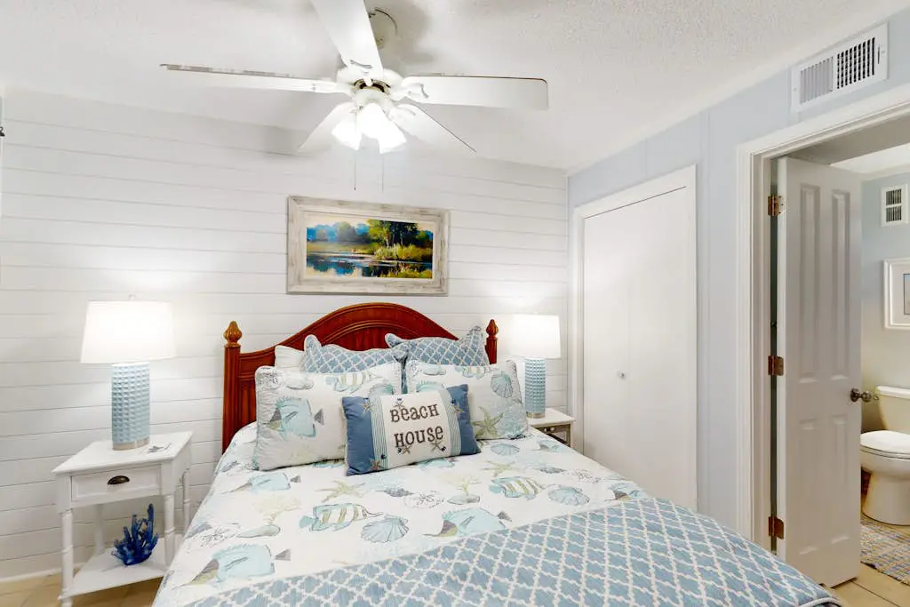 Direct Ocean View Condo with balcony, pools, tennis, pickleball
