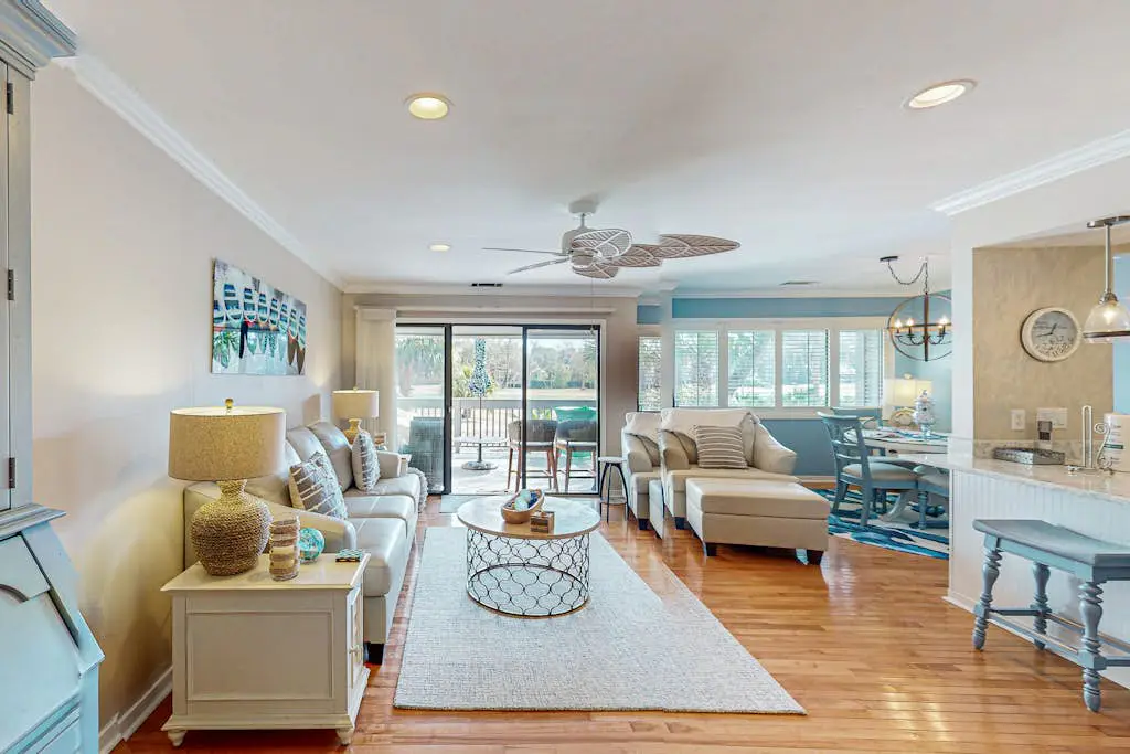 Palmetto Dunes condo w/ shared pool, private W/D + beach access