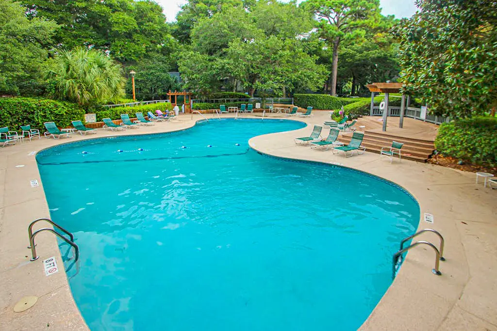 Palmetto Dunes condo w/ shared pool, private W/D + beach access