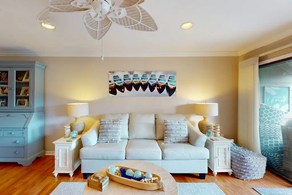 Palmetto Dunes condo w/ shared pool, private W/D + beach access