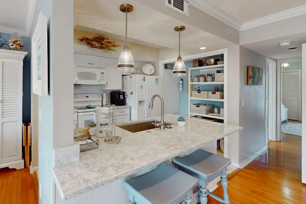 Palmetto Dunes condo w/ shared pool, private W/D + beach access