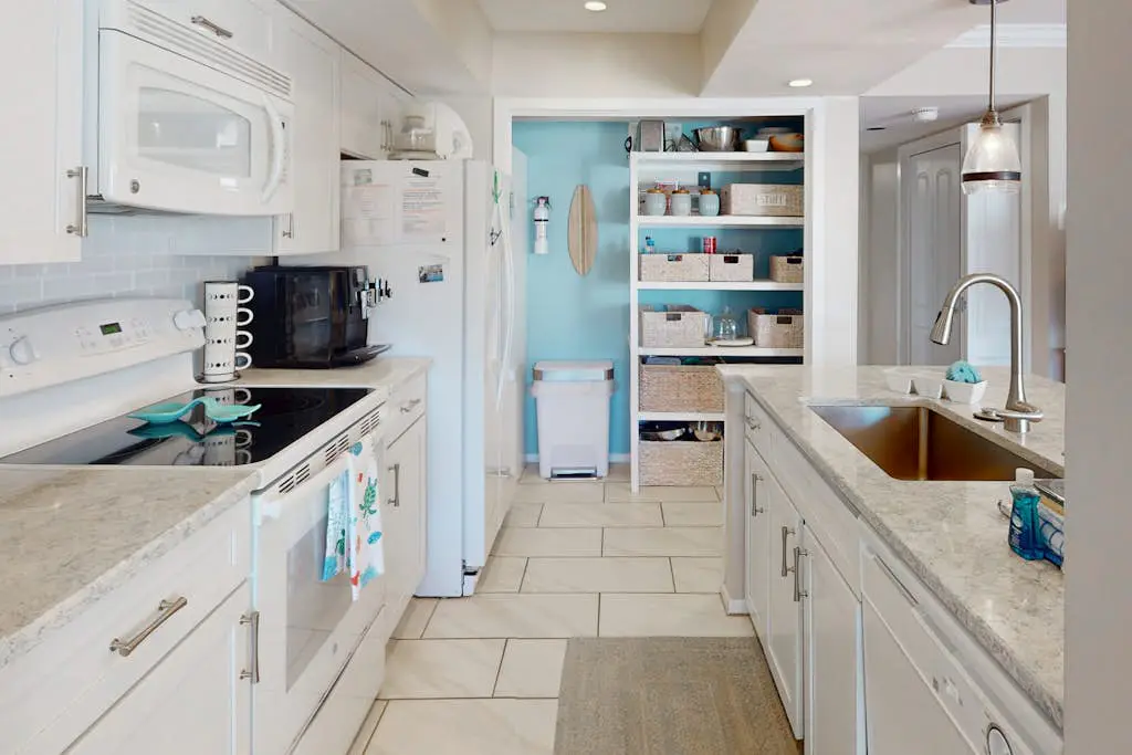 Palmetto Dunes condo w/ shared pool, private W/D + beach access