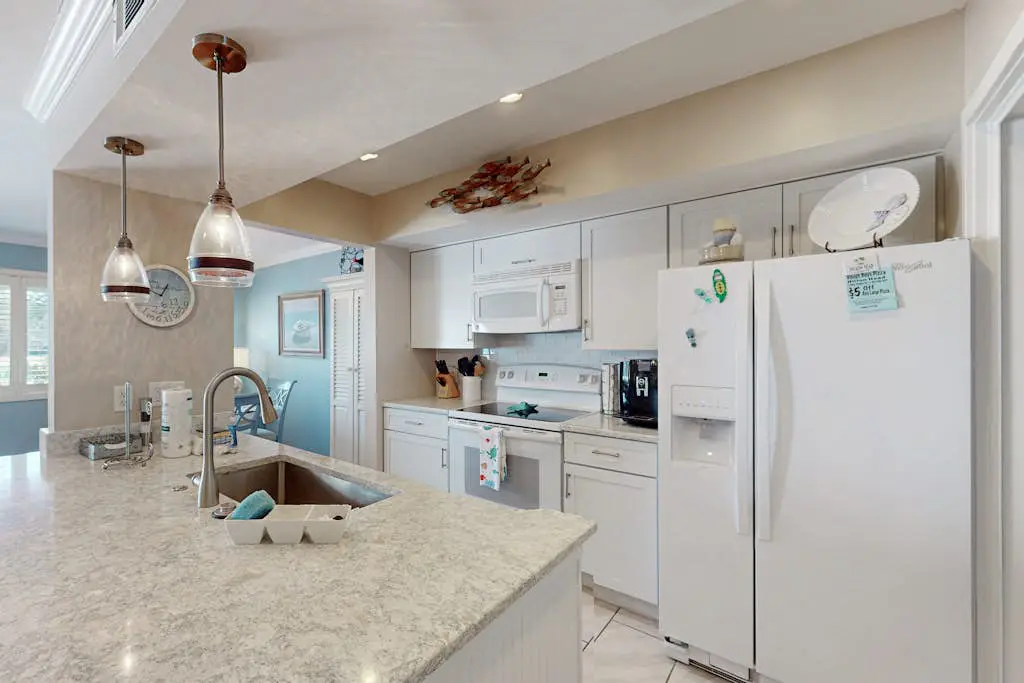 Palmetto Dunes condo w/ shared pool, private W/D + beach access