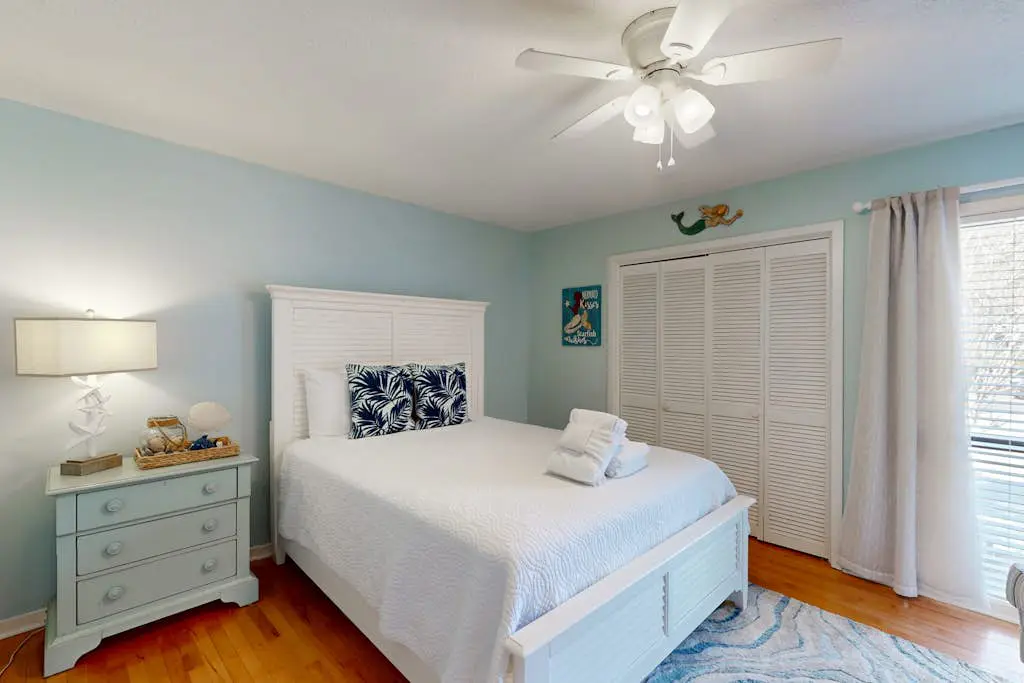 Palmetto Dunes condo w/ shared pool, private W/D + beach access