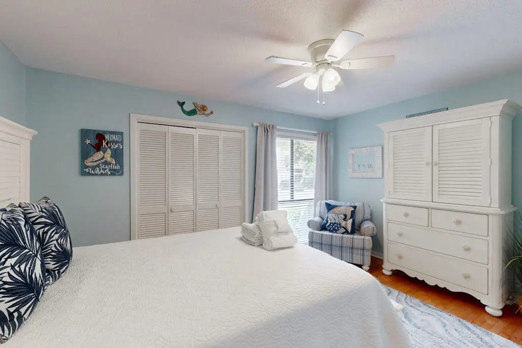 Palmetto Dunes condo w/ shared pool, private W/D + beach access