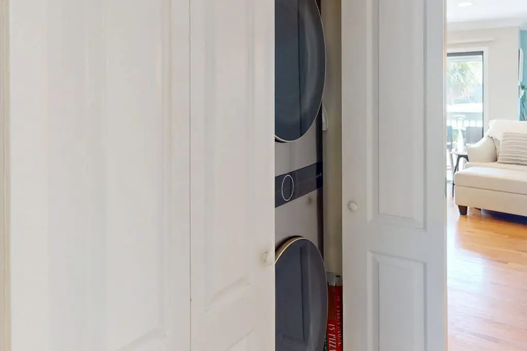 Palmetto Dunes condo w/ shared pool, private W/D + beach access