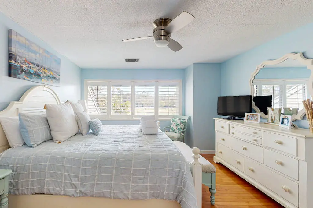 Palmetto Dunes condo w/ shared pool, private W/D + beach access