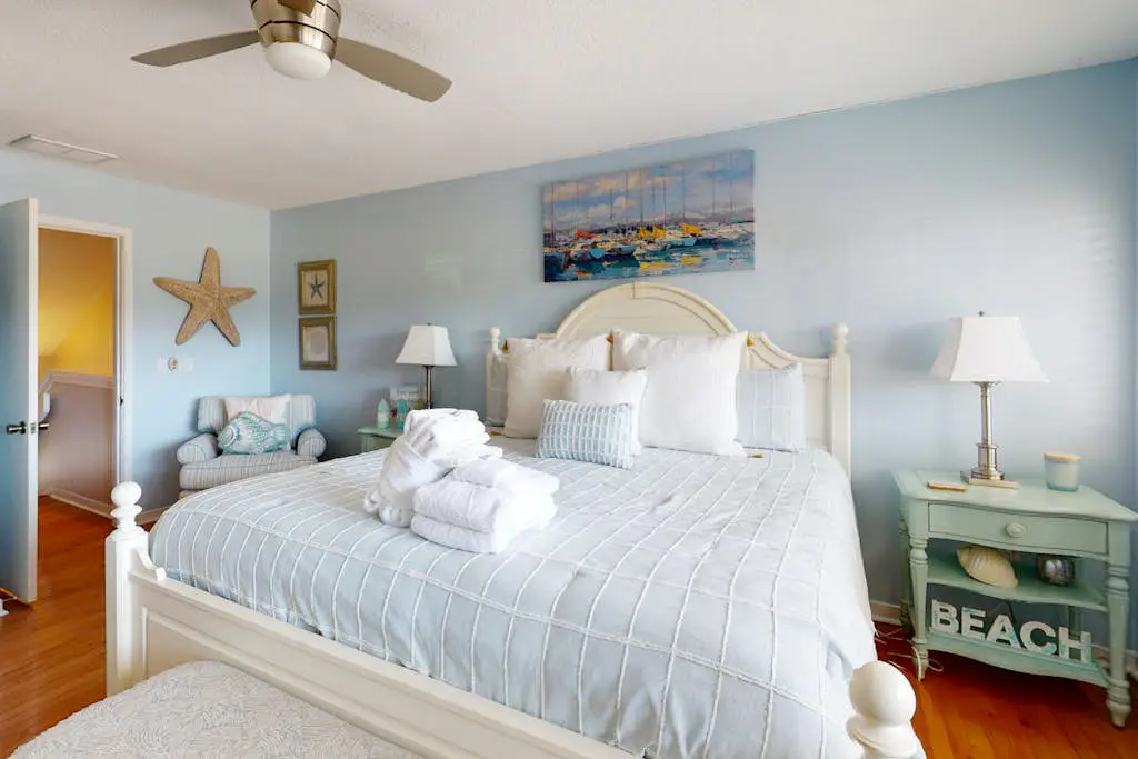 Palmetto Dunes condo w/ shared pool, private W/D + beach access