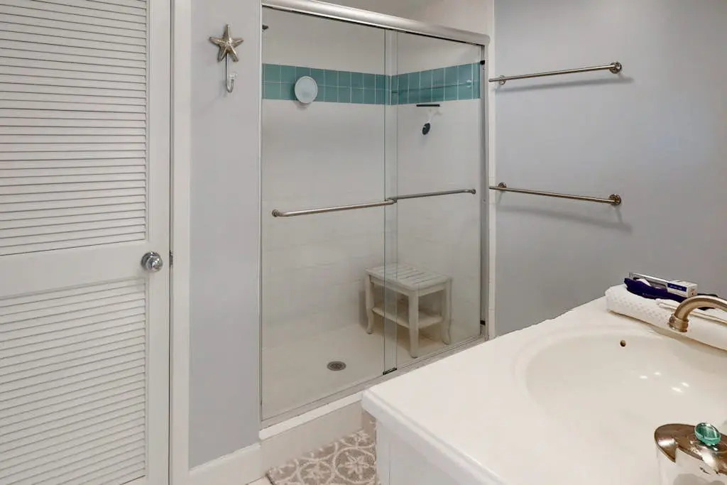 Palmetto Dunes condo w/ shared pool, private W/D + beach access