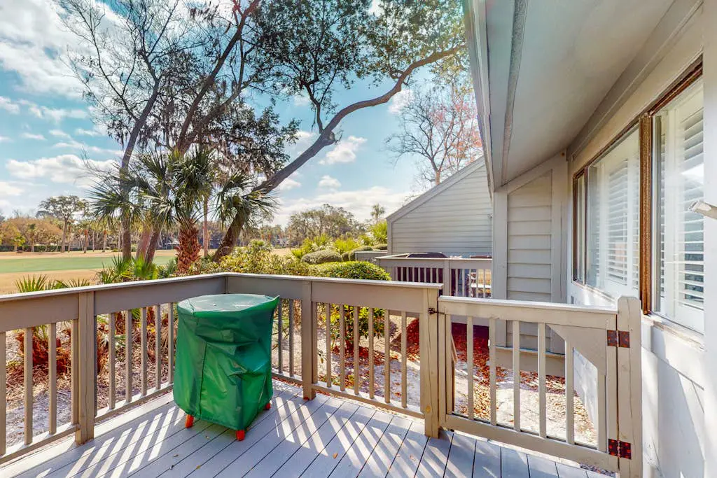 Palmetto Dunes condo w/ shared pool, private W/D + beach access