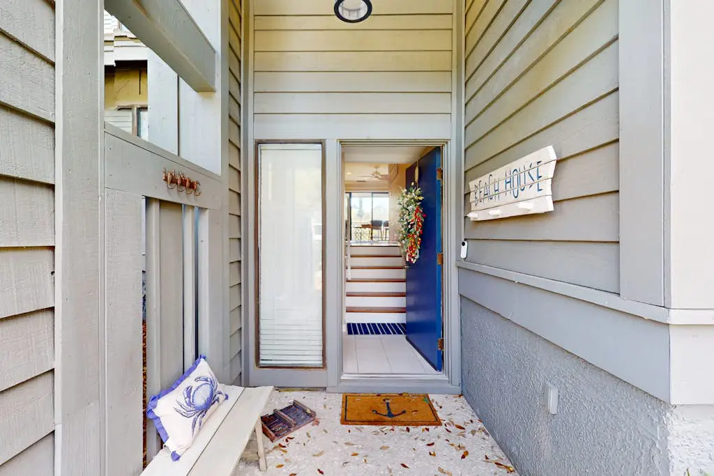 Palmetto Dunes condo w/ shared pool, private W/D + beach access