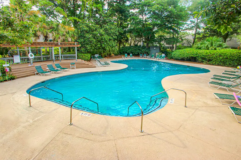 Palmetto Dunes condo w/ shared pool, private W/D + beach access
