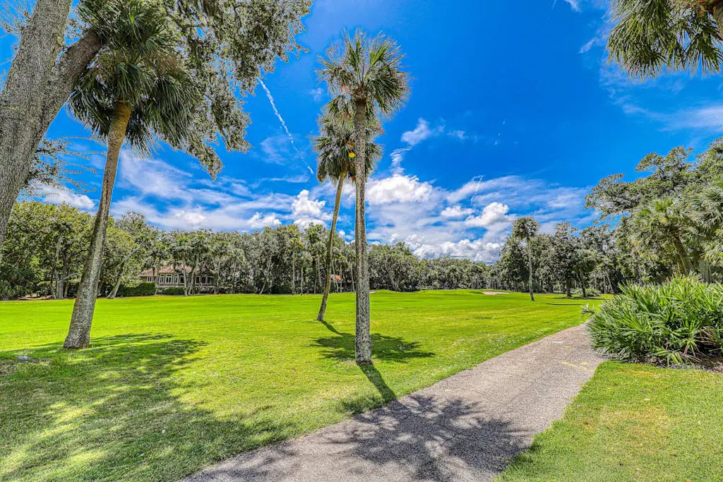 Palmetto Dunes condo w/ shared pool, private W/D + beach access