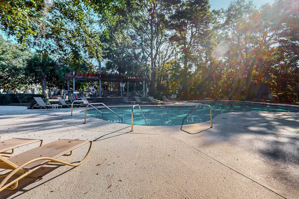 Palmetto Dunes condo w/ shared pool, private W/D + beach access