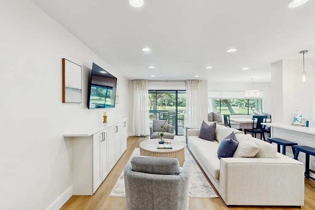 George Fazio Golf Course front condo w/ beach access & on-site pool and tennis