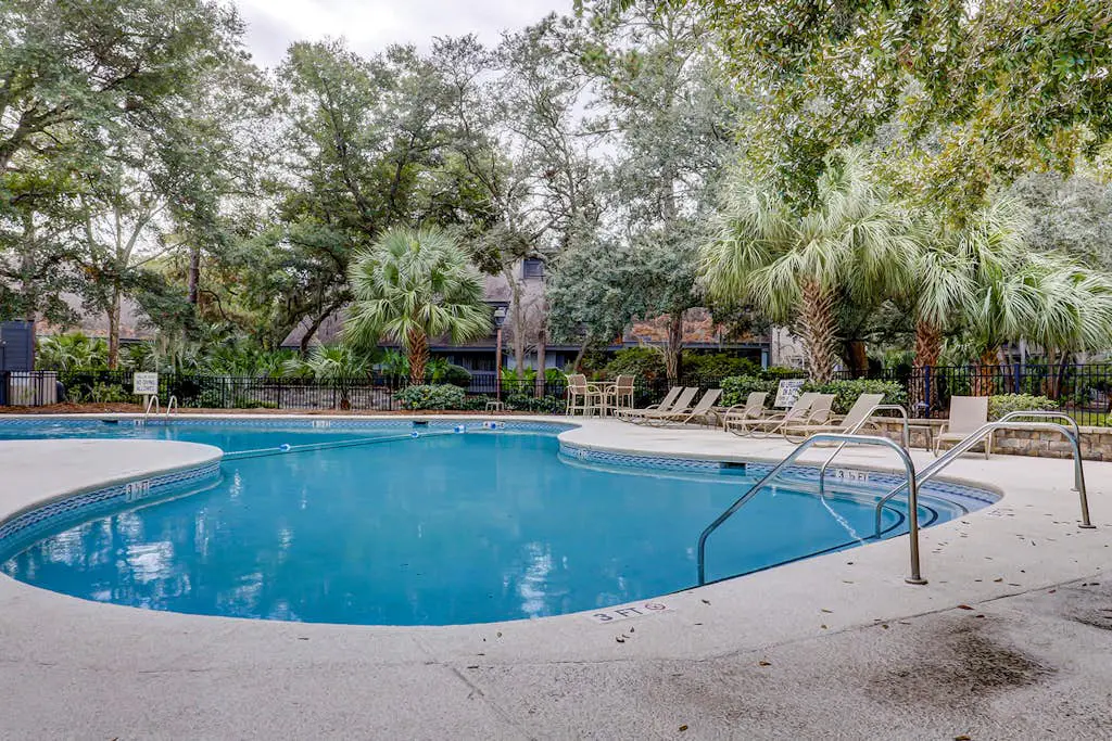 George Fazio Golf Course front condo w/ beach access & on-site pool and tennis