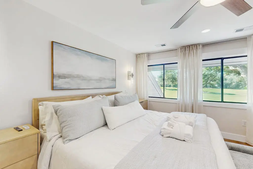 George Fazio Golf Course front condo w/ beach access & on-site pool and tennis