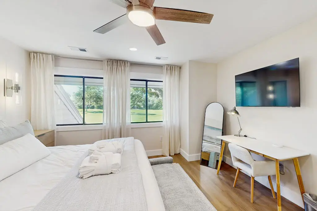 George Fazio Golf Course front condo w/ beach access & on-site pool and tennis