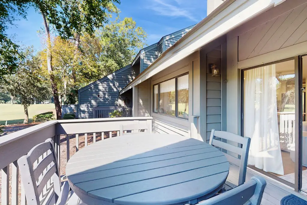 George Fazio Golf Course front condo w/ beach access & on-site pool and tennis