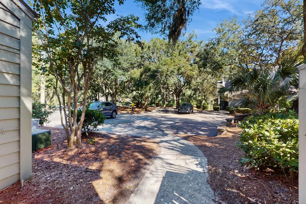 George Fazio Golf Course front condo w/ beach access & on-site pool and tennis