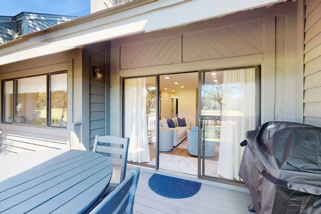 George Fazio Golf Course front condo w/ beach access & on-site pool and tennis