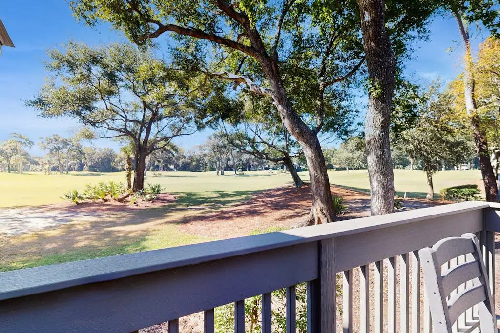 George Fazio Golf Course front condo w/ beach access & on-site pool and tennis