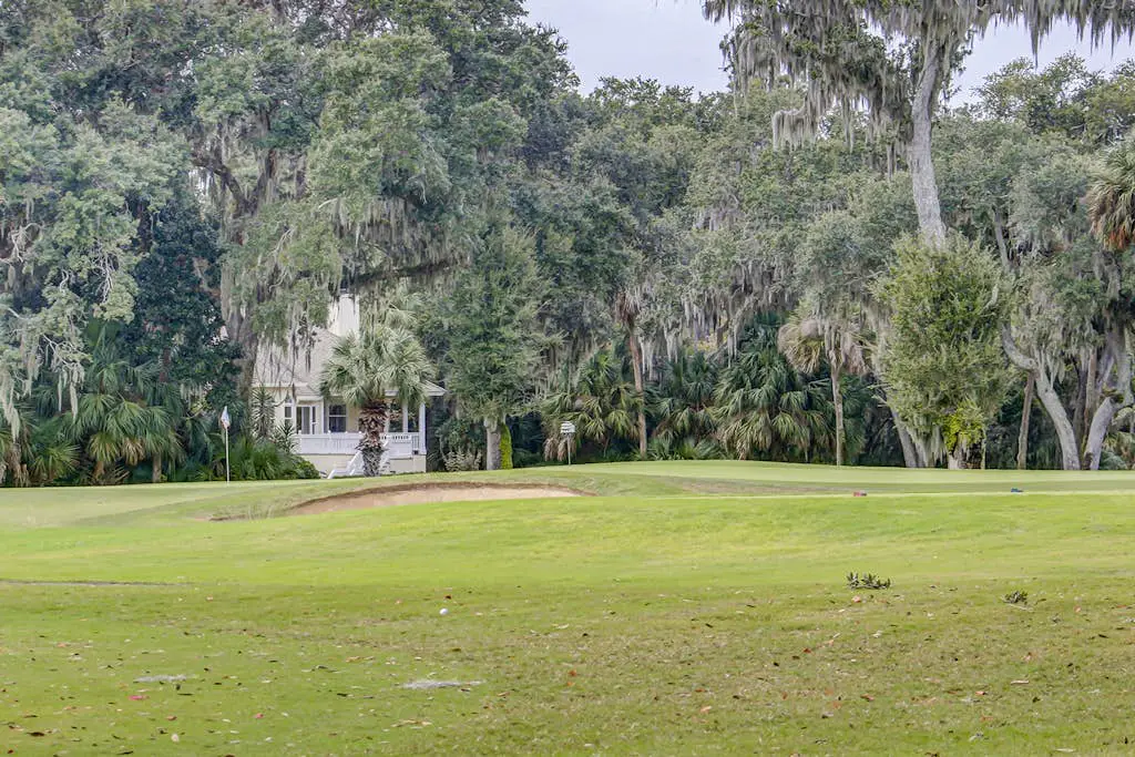 George Fazio Golf Course front condo w/ beach access & on-site pool and tennis