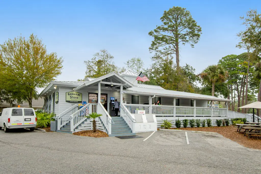 George Fazio Golf Course front condo w/ beach access & on-site pool and tennis