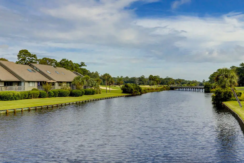 George Fazio Golf Course front condo w/ beach access & on-site pool and tennis