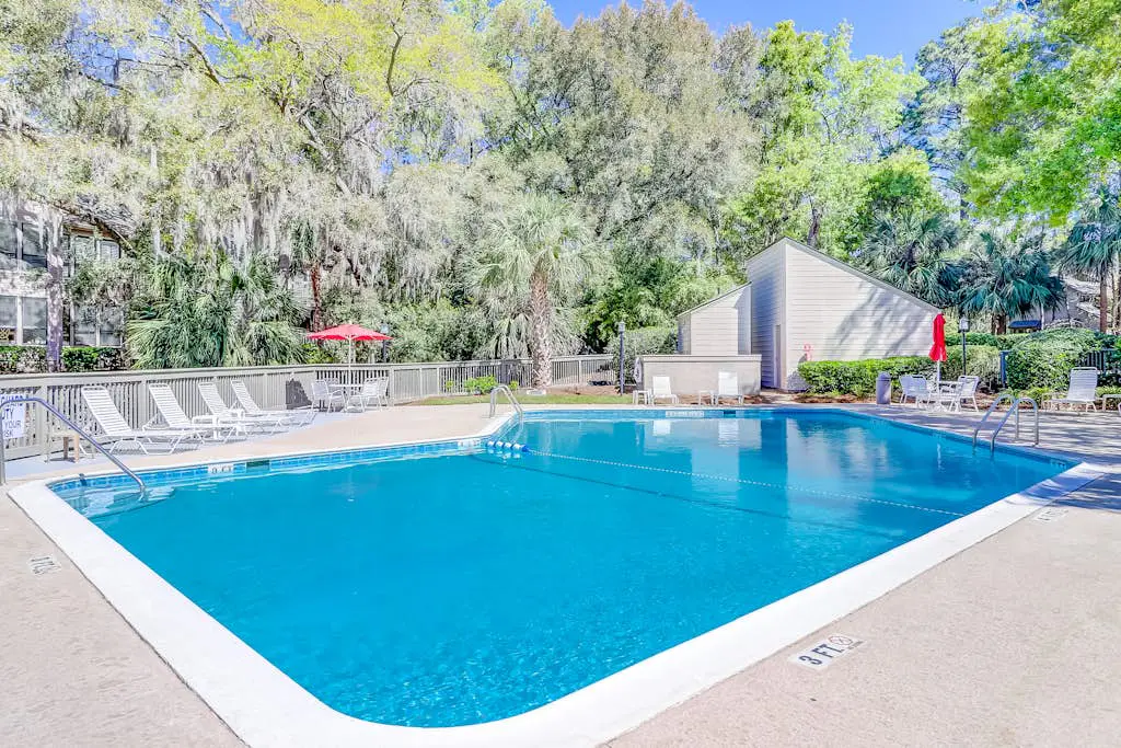 Welcoming condo w pool, near beach & shopping plus balcony overlooking the lagoon
