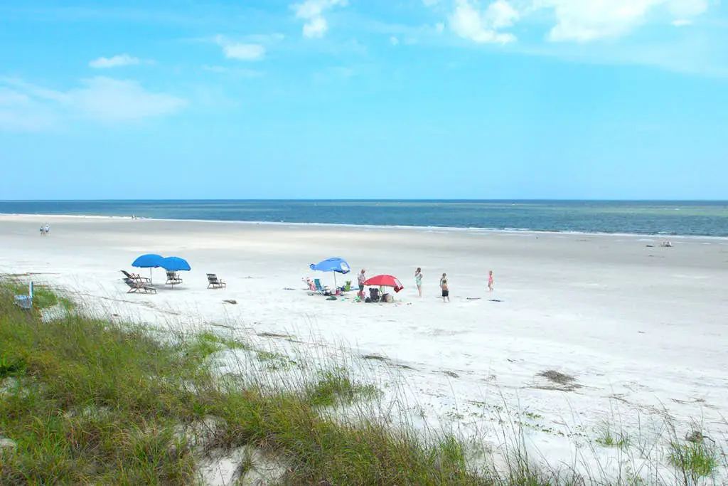 Welcoming condo w pool, near beach & shopping plus balcony overlooking the lagoon
