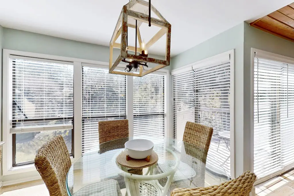 Welcoming condo w pool, near beach & shopping plus balcony overlooking the lagoon