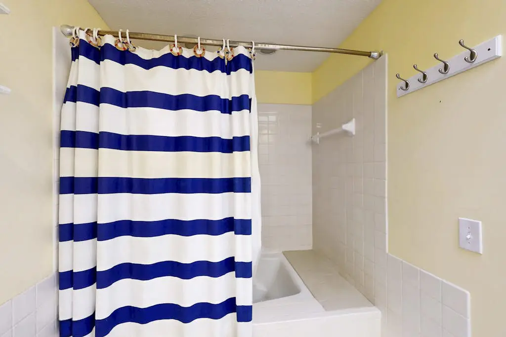Welcoming condo w pool, near beach & shopping plus balcony overlooking the lagoon