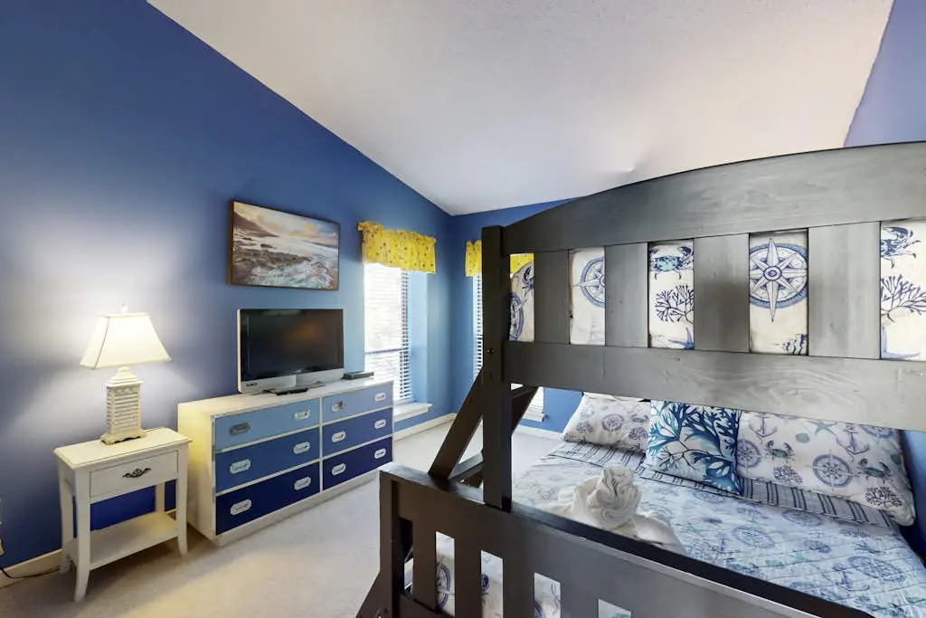 Welcoming condo w pool, near beach & shopping plus balcony overlooking the lagoon