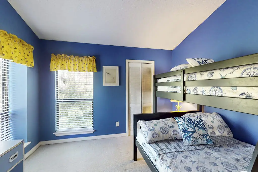 Welcoming condo w pool, near beach & shopping plus balcony overlooking the lagoon