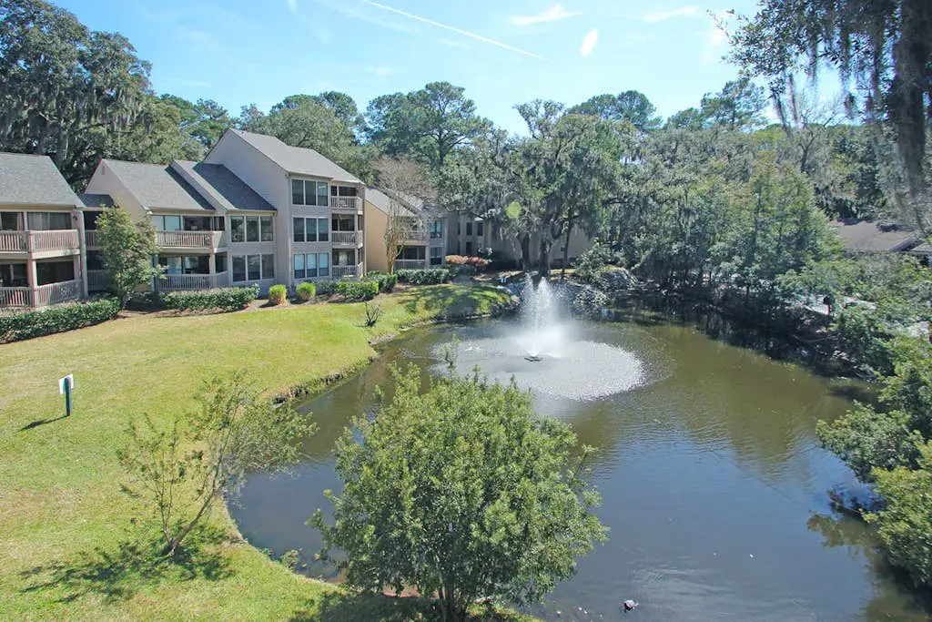 Welcoming condo w pool, near beach & shopping plus balcony overlooking the lagoon