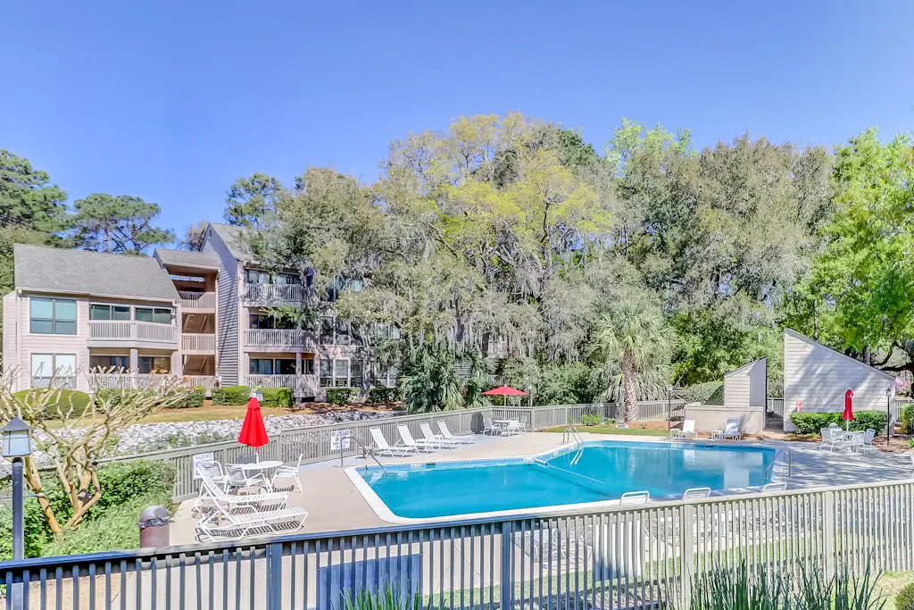 Welcoming condo w pool, near beach & shopping plus balcony overlooking the lagoon