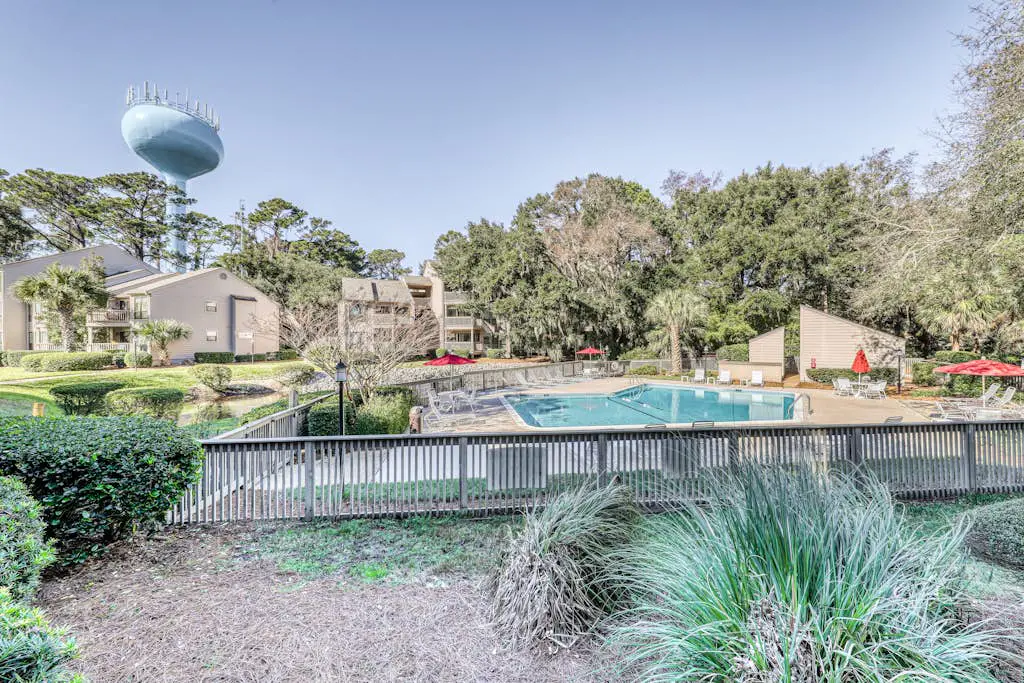 Welcoming condo w pool, near beach & shopping plus balcony overlooking the lagoon