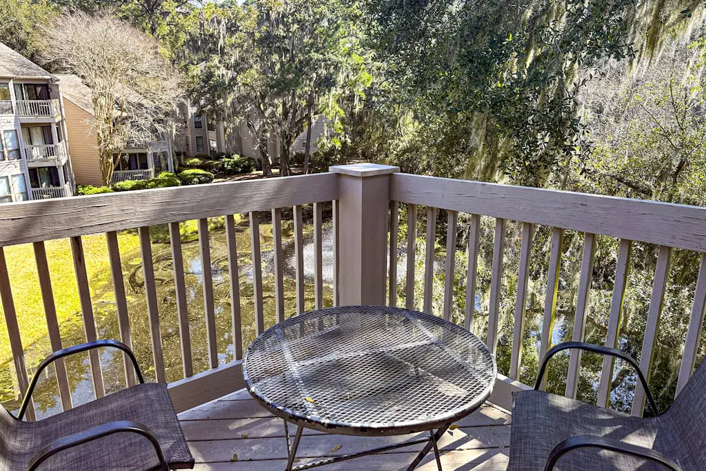 Welcoming condo w pool, near beach & shopping plus balcony overlooking the lagoon