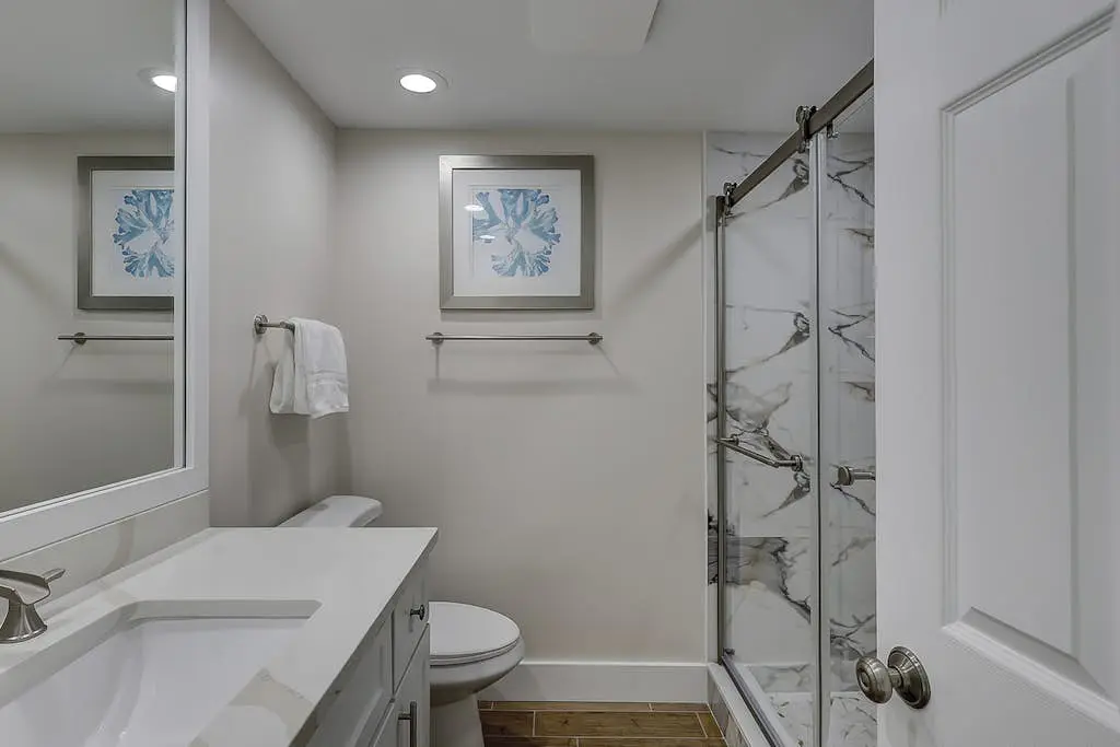 Beautiful condo with ocean & pool views, hot tub + snowbird friendly