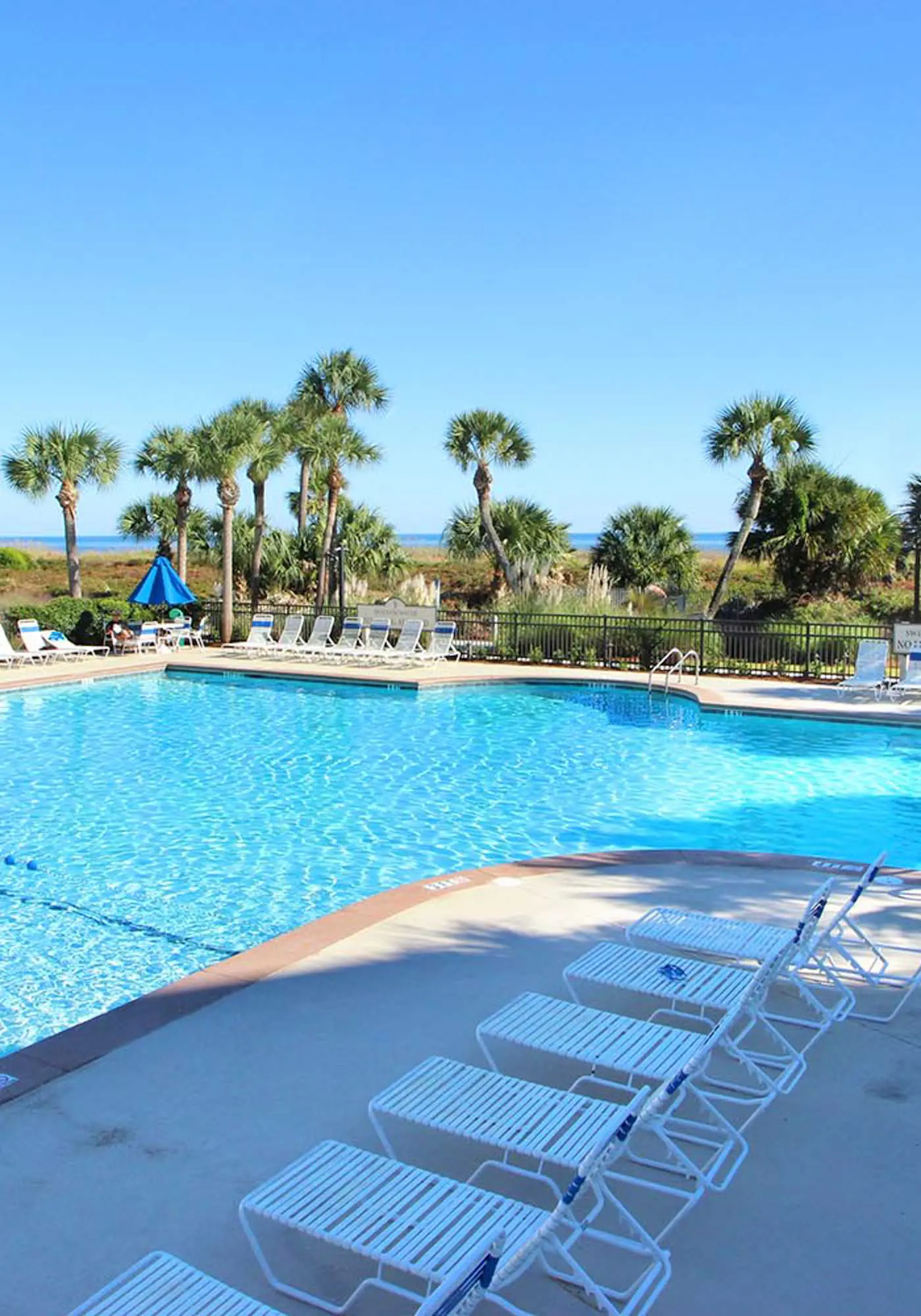 Beautiful condo with ocean & pool views, hot tub + snowbird friendly